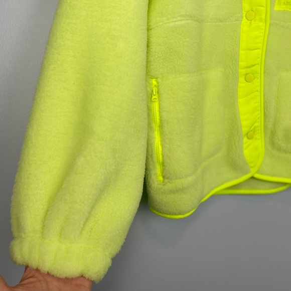 NWT Puma Womens Sherpa Fleece Jacket Neon Green Sz Large L Snap Closure Gorpcore - Picture 5 of 12